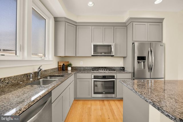 8331 LOOKING GLASS WAY, Fairfax, VA 22031