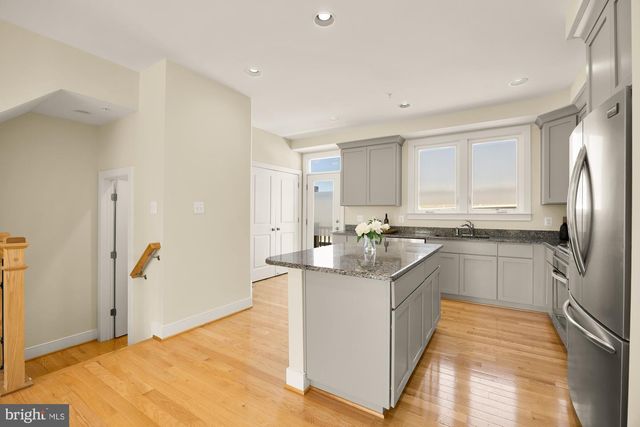 8331 LOOKING GLASS WAY, Fairfax, VA 22031