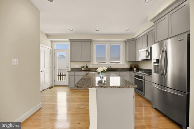 8331 LOOKING GLASS WAY, Fairfax, VA 22031