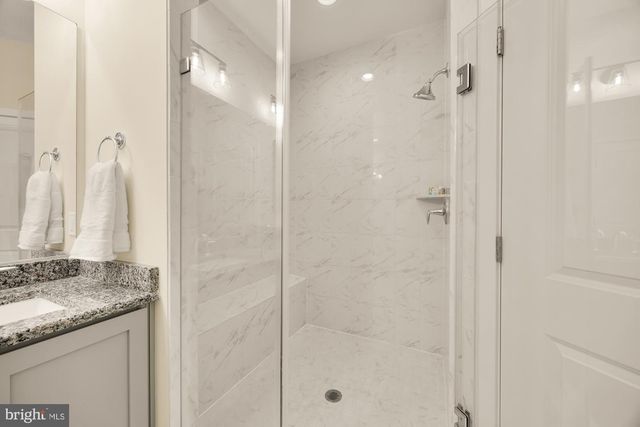 8331 LOOKING GLASS WAY, Fairfax, VA 22031