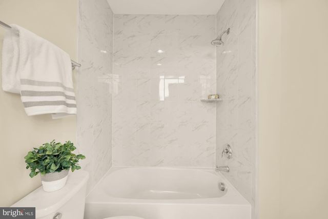 8331 LOOKING GLASS WAY, Fairfax, VA 22031