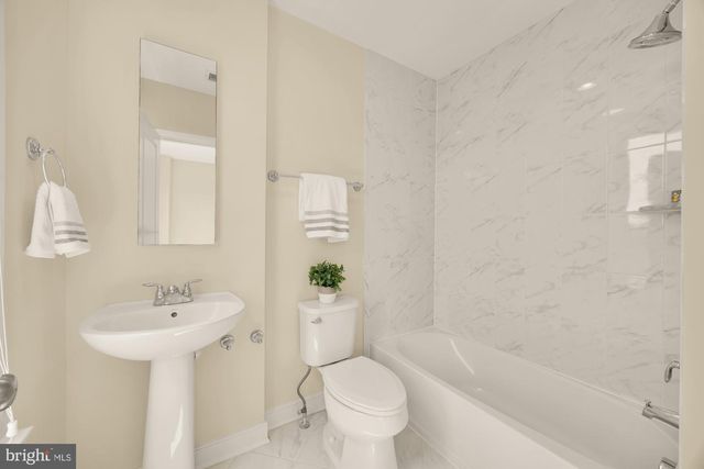 8331 LOOKING GLASS WAY, Fairfax, VA 22031