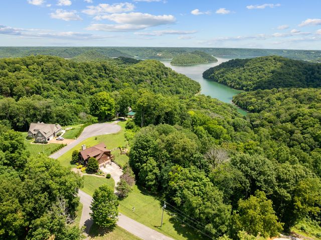 480 Seaton Dr, Smithville, TN 37166