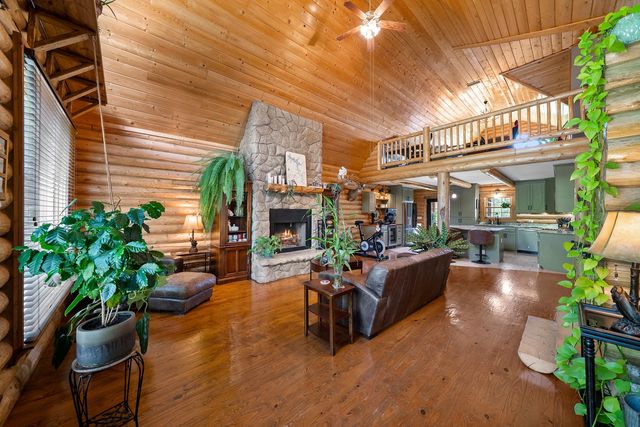 480 Seaton Dr, Smithville, TN 37166