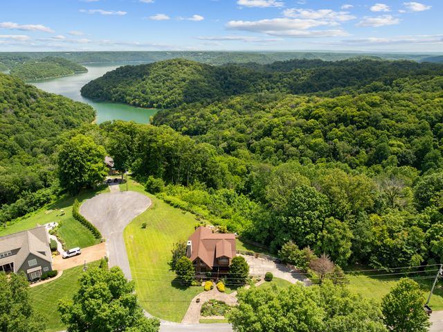 480 Seaton Dr, Smithville, TN 37166