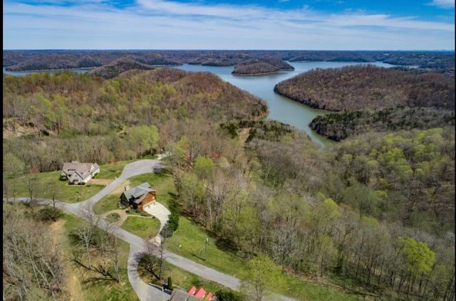 480 Seaton Dr, Smithville, TN 37166