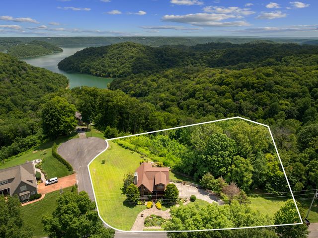 480 Seaton Dr, Smithville, TN 37166