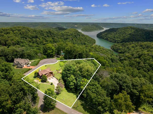 480 Seaton Dr, Smithville, TN 37166