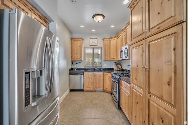 585 E WYNGATE POINTE LN, Draper, UT 84020