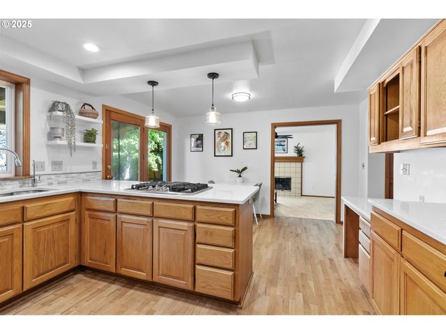 1059 CAL YOUNG Rd, Eugene, OR 97401