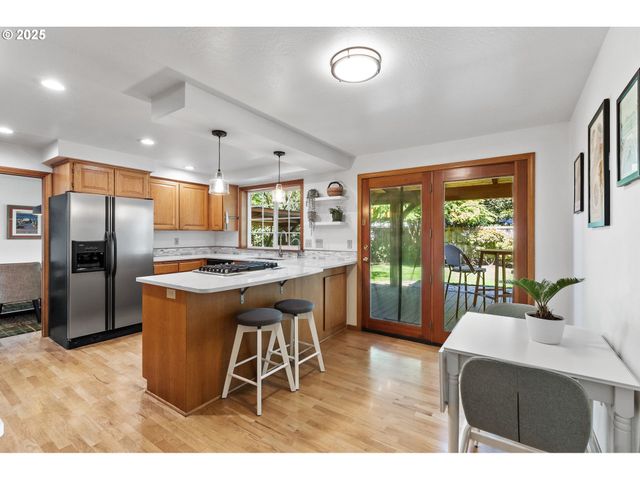 1059 CAL YOUNG Rd, Eugene, OR 97401