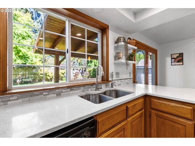 1059 CAL YOUNG Rd, Eugene, OR 97401