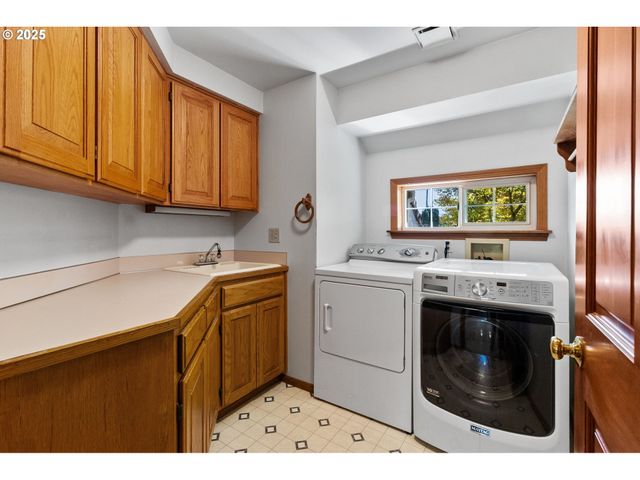 1059 CAL YOUNG Rd, Eugene, OR 97401