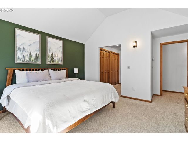 1059 CAL YOUNG Rd, Eugene, OR 97401