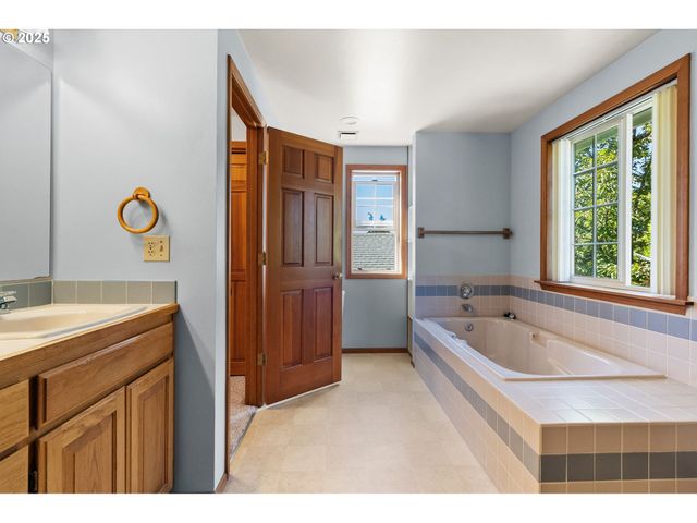 1059 CAL YOUNG Rd, Eugene, OR 97401