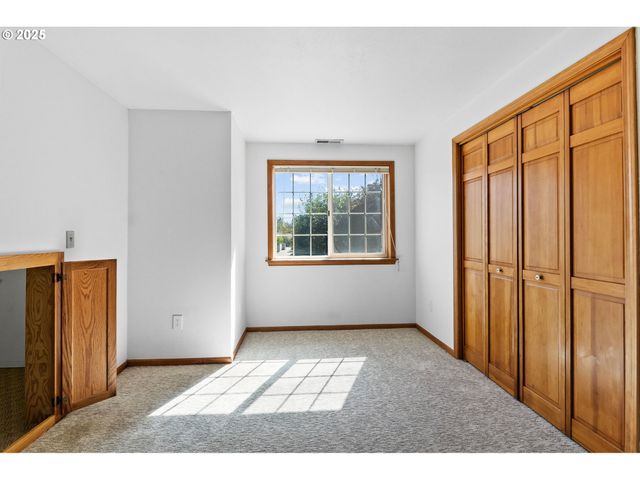 1059 CAL YOUNG Rd, Eugene, OR 97401