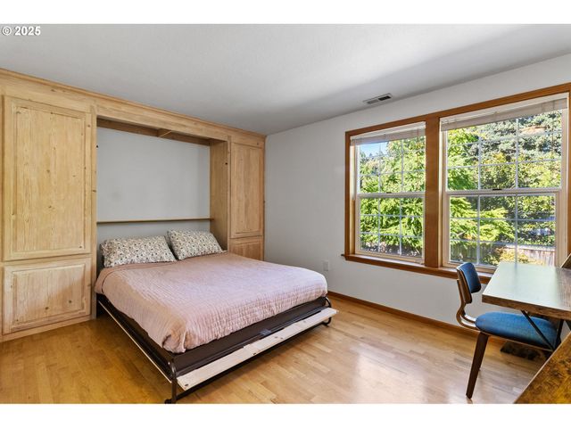 1059 CAL YOUNG Rd, Eugene, OR 97401