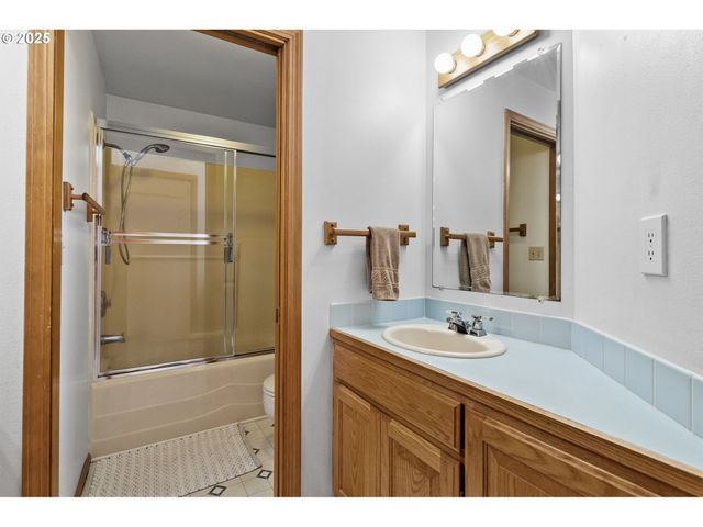 1059 CAL YOUNG Rd, Eugene, OR 97401