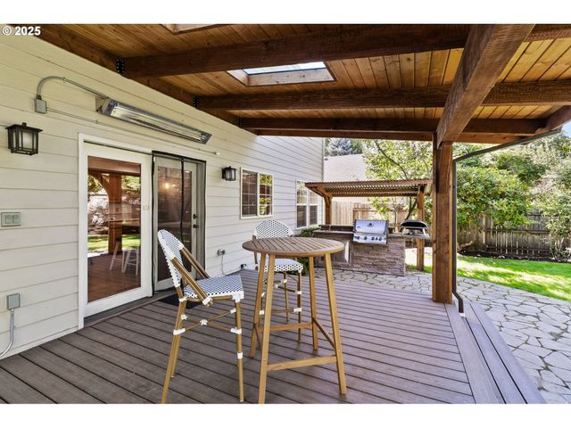 1059 CAL YOUNG Rd, Eugene, OR 97401