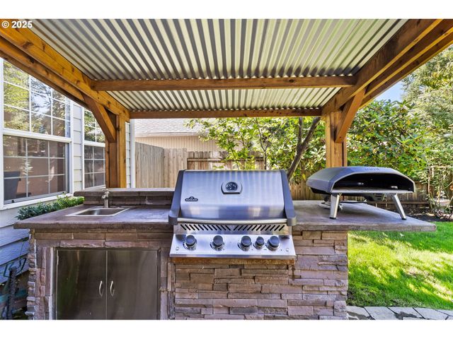 1059 CAL YOUNG Rd, Eugene, OR 97401