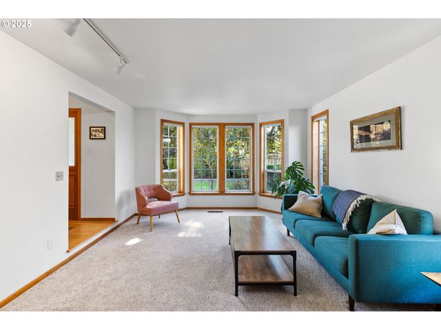 1059 CAL YOUNG Rd, Eugene, OR 97401