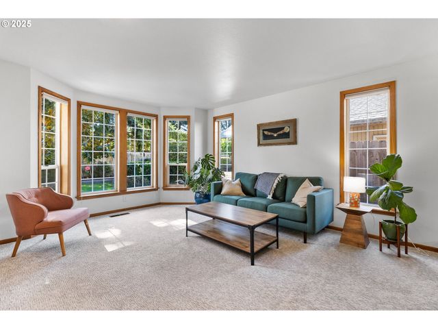 1059 CAL YOUNG Rd, Eugene, OR 97401