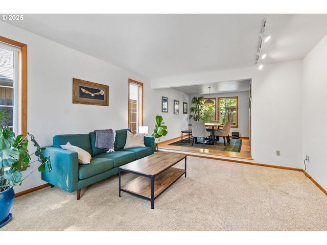 1059 CAL YOUNG Rd, Eugene, OR 97401