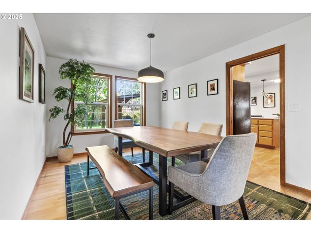 1059 CAL YOUNG Rd, Eugene, OR 97401