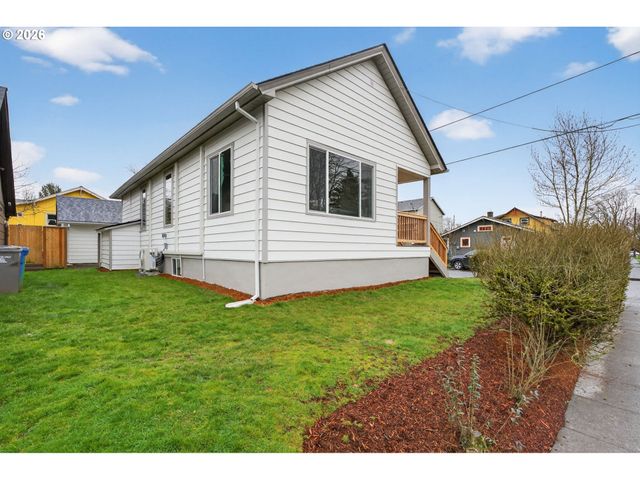 702 Ne ROSA PARKS Way, Portland, OR 97211