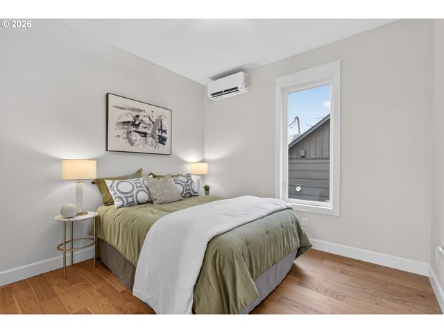 702 Ne ROSA PARKS Way, Portland, OR 97211