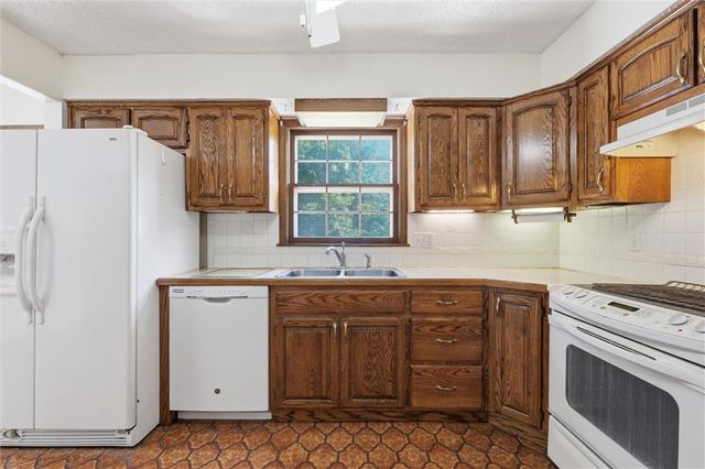 6718 Brink Street, Kansas City, MO 64152
