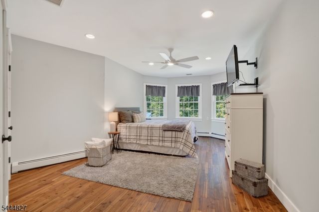 43 Chestnut St, Livingston Twp., NJ 07039