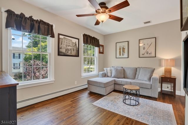 43 Chestnut St, Livingston Twp., NJ 07039