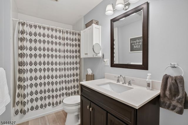 43 Chestnut St, Livingston Twp., NJ 07039