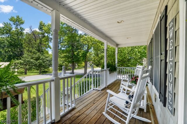 43 Chestnut St, Livingston Twp., NJ 07039
