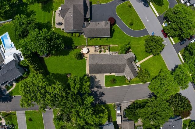 43 Chestnut St, Livingston Twp., NJ 07039