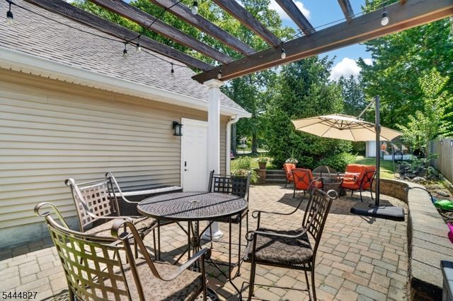 43 Chestnut St, Livingston Twp., NJ 07039