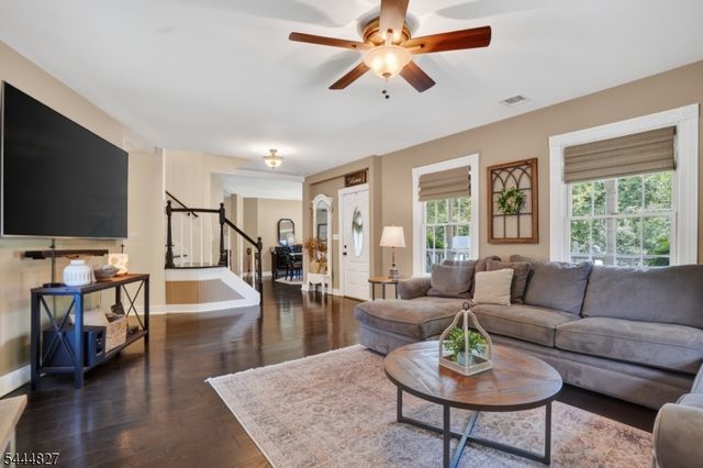 43 Chestnut St, Livingston Twp., NJ 07039