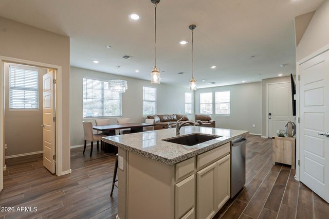 1825 E HAMPTON Lane 111, Gilbert, AZ 85295