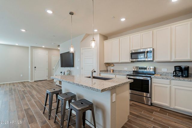 1825 E HAMPTON Lane 111, Gilbert, AZ 85295