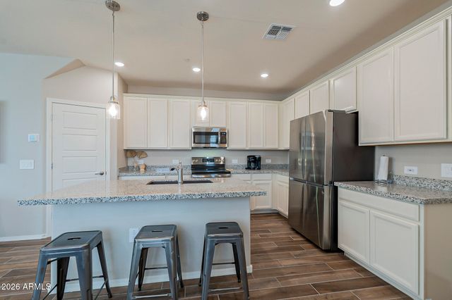 1825 E HAMPTON Lane 111, Gilbert, AZ 85295