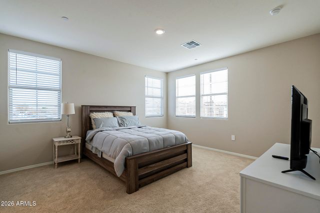 1825 E HAMPTON Lane 111, Gilbert, AZ 85295