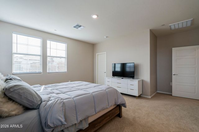 1825 E HAMPTON Lane 111, Gilbert, AZ 85295