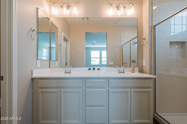 1825 E HAMPTON Lane 111, Gilbert, AZ 85295
