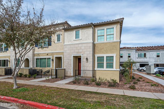 1825 E HAMPTON Lane 111, Gilbert, AZ 85295