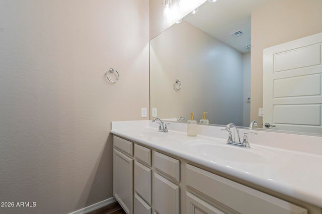 1825 E HAMPTON Lane 111, Gilbert, AZ 85295