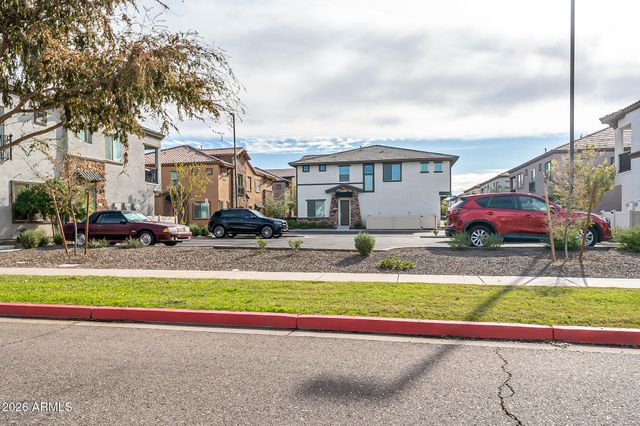 1825 E HAMPTON Lane 111, Gilbert, AZ 85295