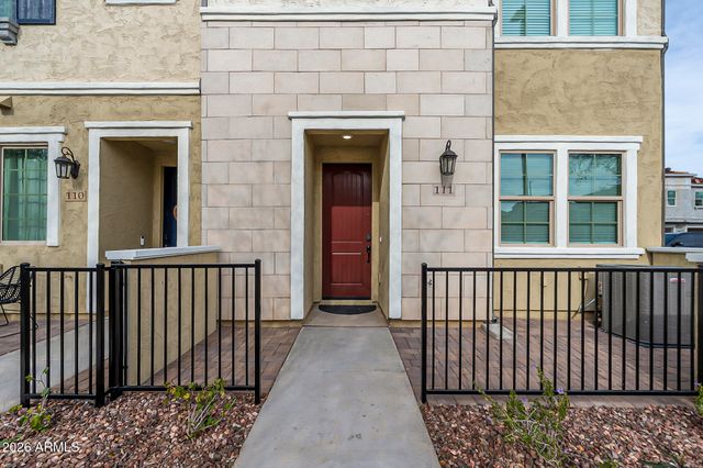 1825 E HAMPTON Lane 111, Gilbert, AZ 85295