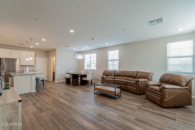1825 E HAMPTON Lane 111, Gilbert, AZ 85295