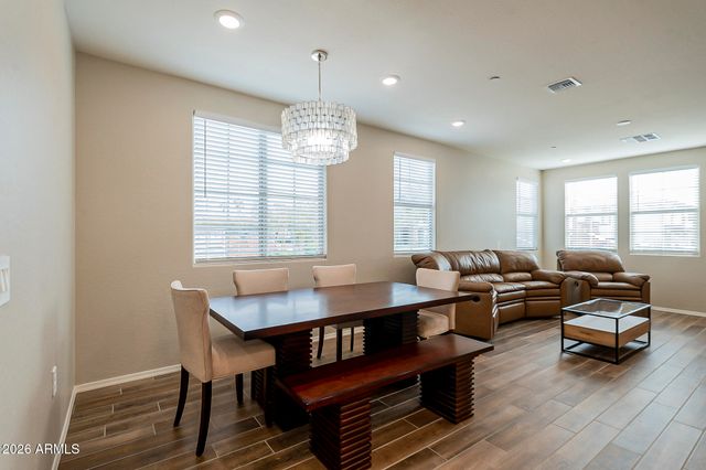 1825 E HAMPTON Lane 111, Gilbert, AZ 85295